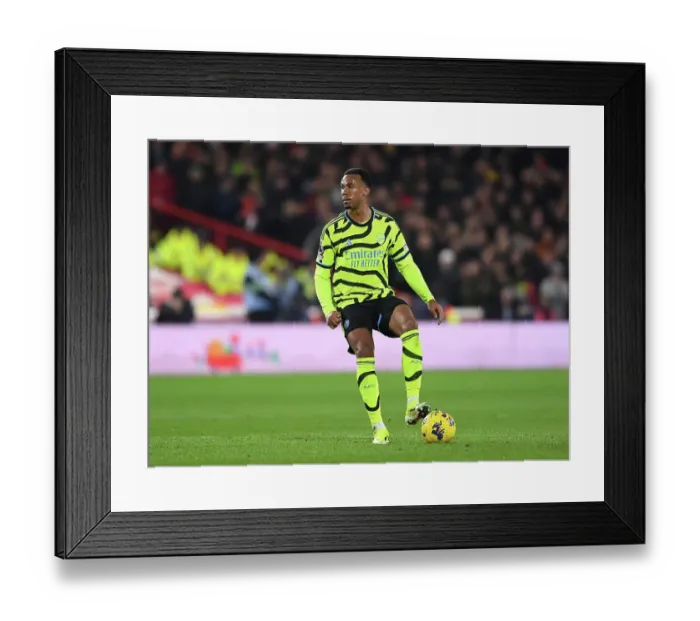 Framed Print : Nottingham Forest v Arsenal FC - Premier League