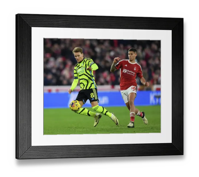 Framed Print : Nottingham Forest v Arsenal FC - Premier League