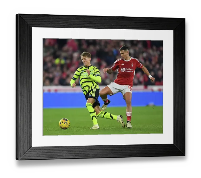 Framed Print : Nottingham Forest v Arsenal FC - Premier League
