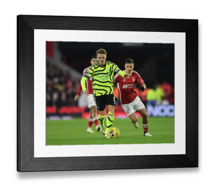 Framed Print : Nottingham Forest v Arsenal FC - Premier League