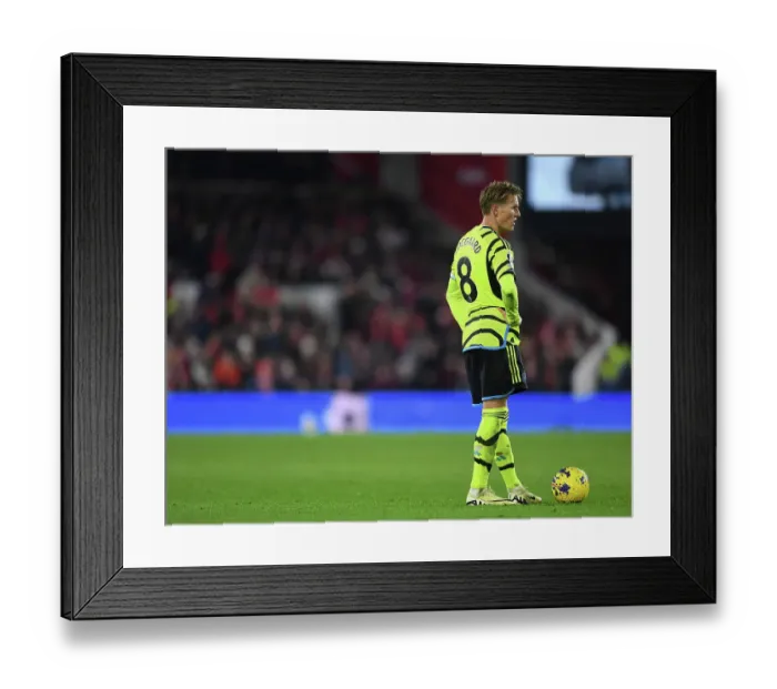 Framed Print : Nottingham Forest v Arsenal FC - Premier League
