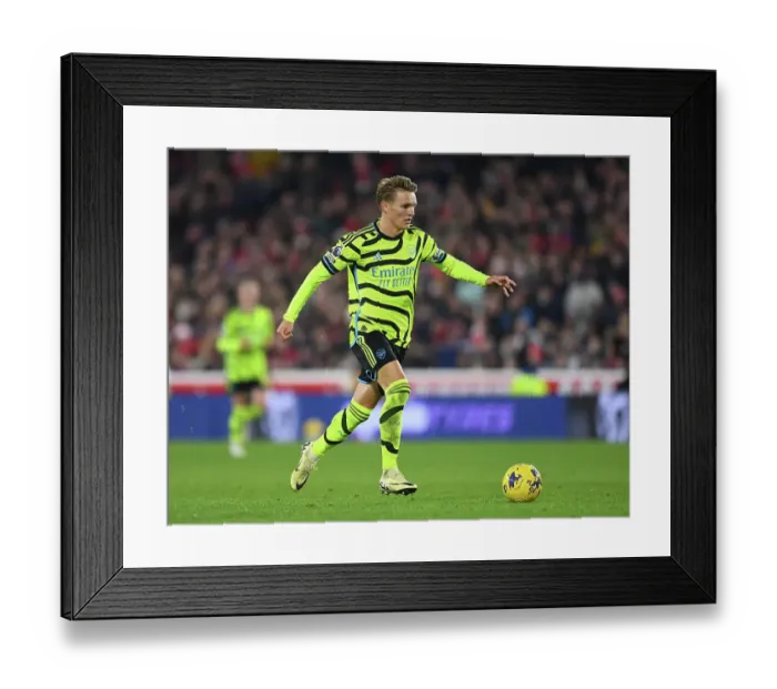 Framed Print : Nottingham Forest v Arsenal FC - Premier League Framed Print : Nottingham Forest v Arsenal FC - Premier League