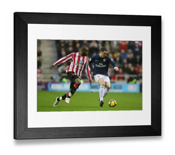 Framed Print : Vermaelen Shuts Down Bent: Arsenal Edge Sunderland 1-0