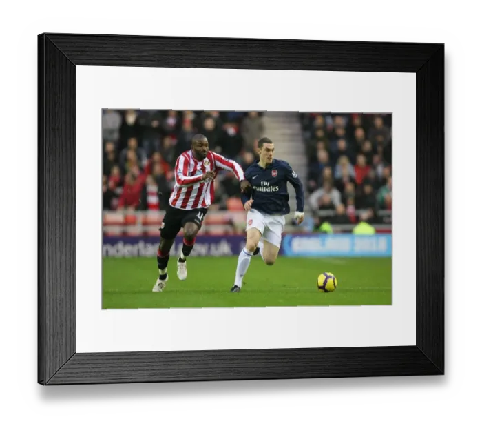 Framed Print : Thomas Vermaelen (Arsenal) Darren Bent (Sunderland). Sunderland 1: 0 Arsenal Framed Print : Thomas Vermaelen (Arsenal) Darren Bent (Sunderland). Sunderland 1: 0 Arsenal