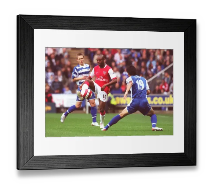 Framed Print : Willliam Gallas (Arsenal) Seol (Reading) Framed Print : Willliam Gallas (Arsenal) Seol (Reading)