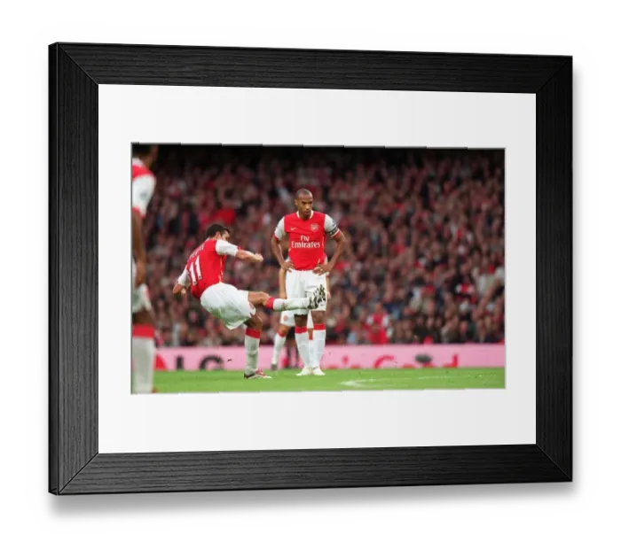 Framed Print : Van Persie's Stunning Free Kick: Arsenal 1-1 Everton, FA Premier League, Emirates Stadium, 2006 Framed Print : Van Persie's Stunning Free Kick: Arsenal 1-1 Everton, FA Premier League, Emirates Stadium, 2006