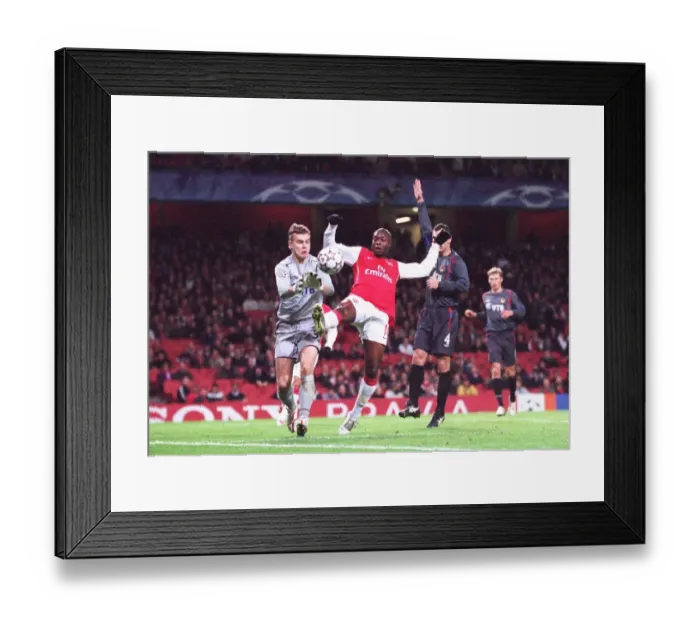 Framed Print : William Gallas (Arsenal) Igor Akinfeev (CSKA) Framed Print : William Gallas (Arsenal) Igor Akinfeev (CSKA)