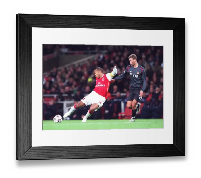 Framed Print : Thierry Henry (Arsenal) Vasili Berezutskiy (CSKA) Framed Print : Thierry Henry (Arsenal) Vasili Berezutskiy (CSKA)