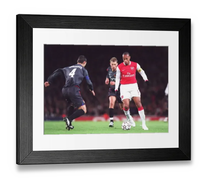 Framed Print : Thierry Henry (Arsenal) Sergei Ignashevich (CSKA) Framed Print : Thierry Henry (Arsenal) Sergei Ignashevich (CSKA)