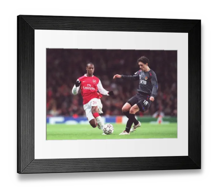 Framed Print : Justin Hoyte (Arsenal) Yuri Zhirkov (CSKA)