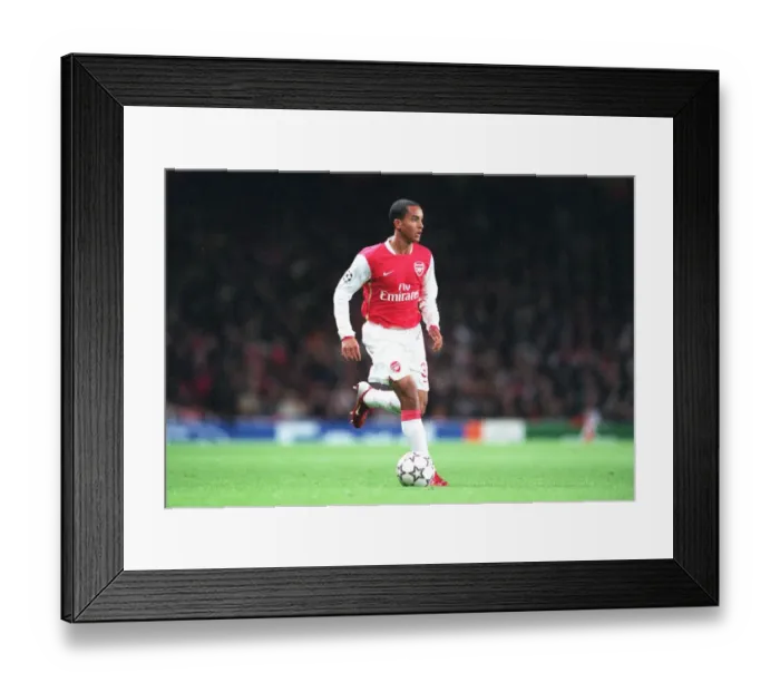 Framed Print : Theo Walcott in Action: Arsenal vs CSKA Moscow, UEFA Champions League, Group G (0:0), Emirates Stadium, London, 1 / 11 / 06