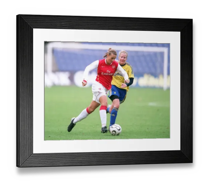 Framed Print : Julie Fleeting (Arsenal) Signe Werming Pedersen (Brondby)