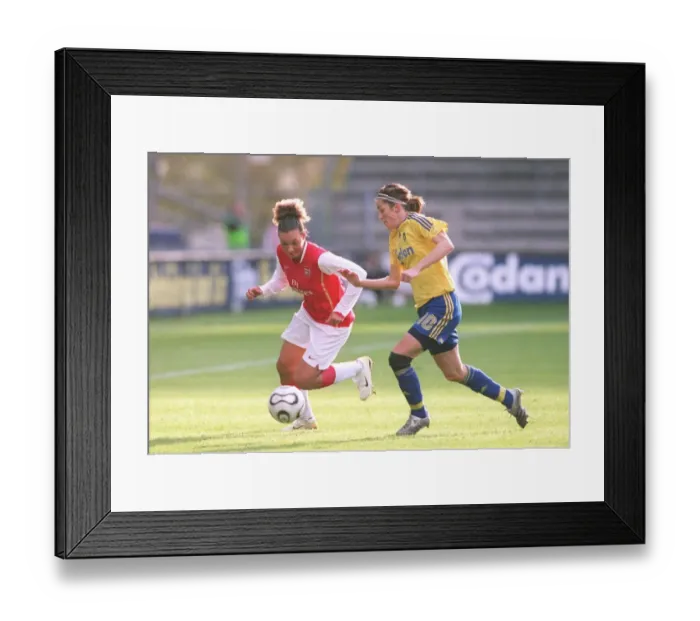 Framed Print : Arsenal's Lianne Sanderson vs. Brondby's Julie Rydahl Bukh: A Battle in the UEFA Women's Cup Semi-Final