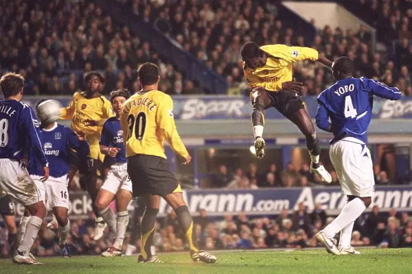 Adebayor's Stunner: Arsenal's Winning Goal vs. Everton in Carling Cup