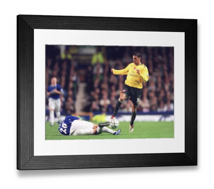 Framed Print : Jeremie Aliadiere (Arsenal) Lee Carsley (Everton)