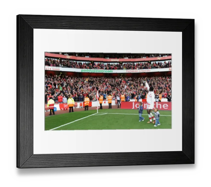 Framed Print : Emmanuel Eboue waves to the Arsenal fans after the match. Arsenal 4: 0 Fulham Framed Print : Emmanuel Eboue waves to the Arsenal fans after the match. Arsenal 4: 0 Fulham