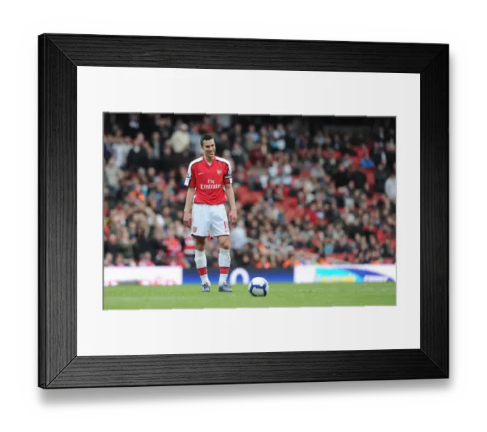 Framed Print : Robin van Persie (Arsenal). Arsenal 4: 0 Fulham, Barclays Premier League Framed Print : Robin van Persie (Arsenal). Arsenal 4: 0 Fulham, Barclays Premier League