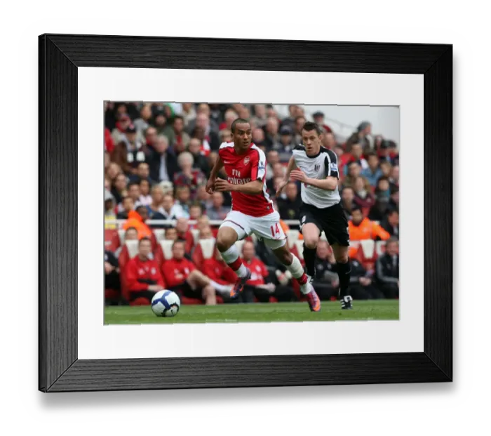 Framed Print : Theo Walcott (Arsenal) Nicky Shorey (Fulham). Arsenal 4: 0 Fulham. Barclays Premier League