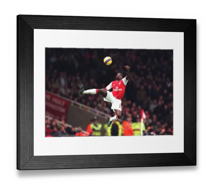 Framed Print : Arsenal's Triumph: Eboue's Brilliant Performance in Arsenal's 3-0 Victory Over Liverpool, FA Premier League (12 / 11 / 06)