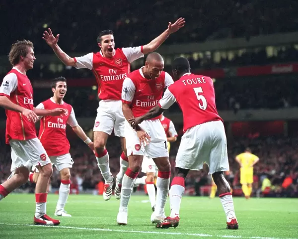Kolo Toure celebrates scoring Arsenals 2nd goal with Thierry Henry
