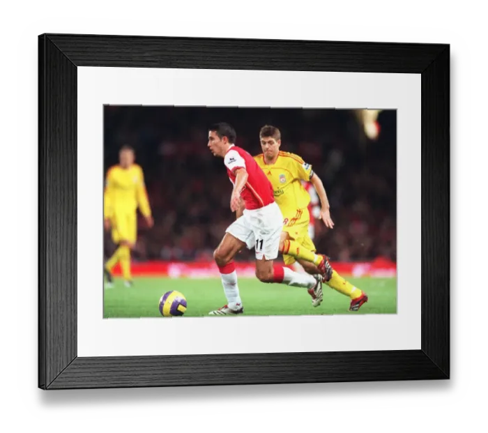Framed Print : Robin van Persie (Arsenal) Steven Gerrard (Liverpool)