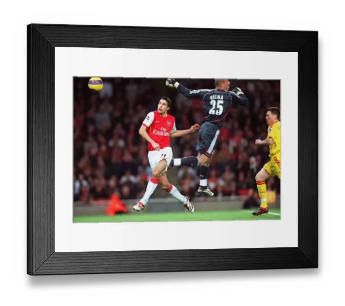 Framed Print : Robin van Persie (Arsenal) Pep Reina (Liverpool) Framed Print : Robin van Persie (Arsenal) Pep Reina (Liverpool)