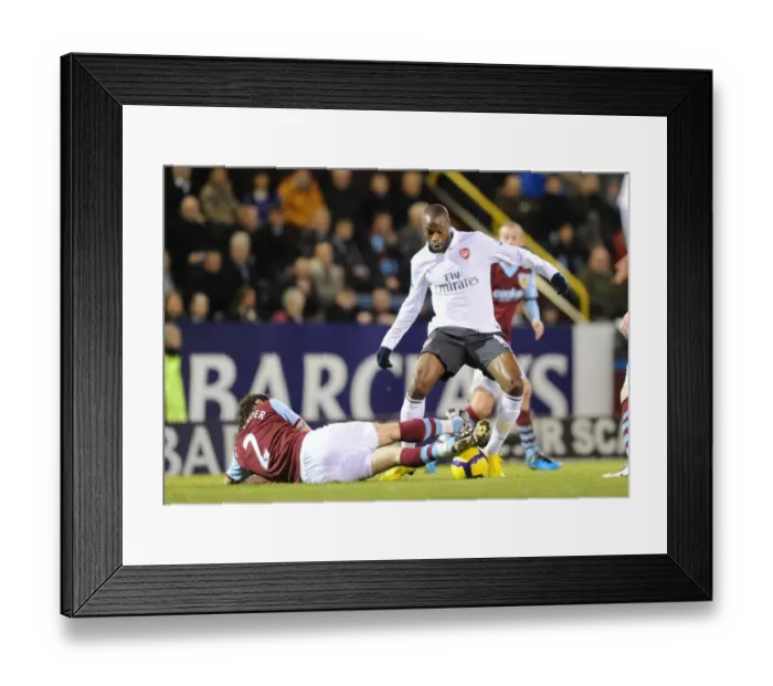Framed Print : William Gallas (Arsenal) Graham Alexander (Burnley). Burnley 1: 1 Arsenal