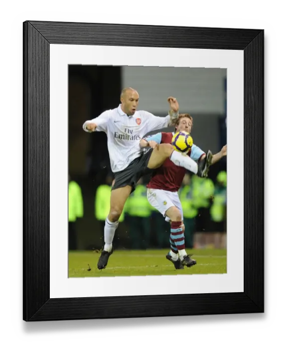 Framed Print : Mikael Silvestre (Arsenal) Wade Elliott (Burnley). Burnley 1: 1 Arsenal Framed Print : Mikael Silvestre (Arsenal) Wade Elliott (Burnley). Burnley 1: 1 Arsenal