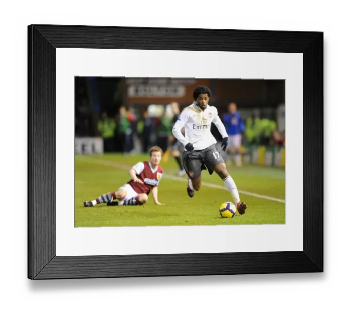 Framed Print : Alex Song (Arsenal) Wade Elliott (Burnley). Burnley 1: 1 Arsenal, Barclays Premier League