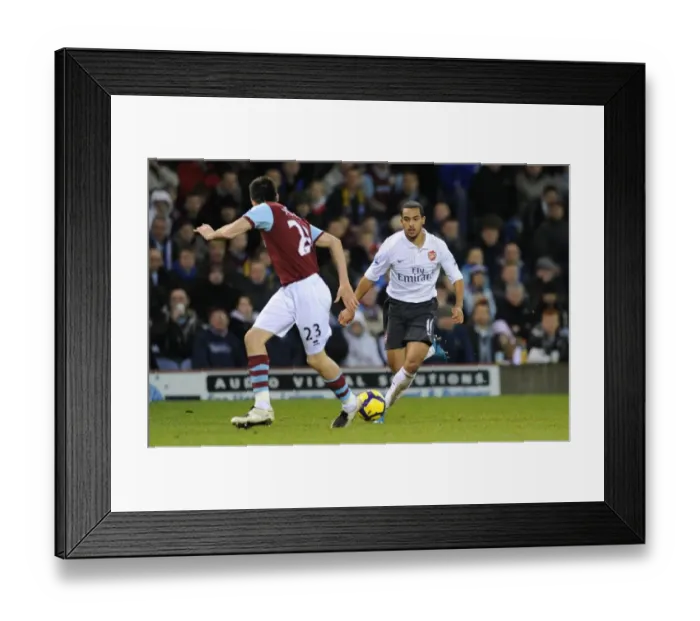 Framed Print : Theo Walcott (Arsenal) Stephen Jordan (Burnley). Burnley 1: 1 Arsenal, Barclays Premier League