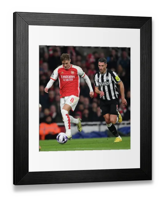 Framed Print : Arsenal FC v Newcastle United - Premier League