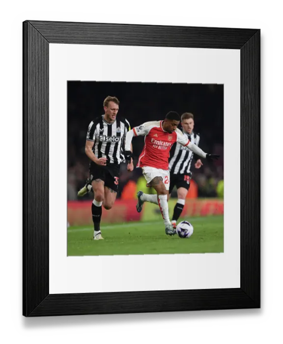Framed Print : Arsenal FC v Newcastle United - Premier League
