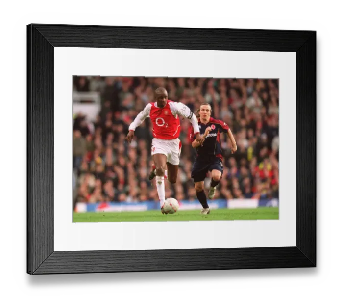 Framed Print : Patrick Vieira (Arsenal) Boudewijn Zenden (Middlesbrough) Framed Print : Patrick Vieira (Arsenal) Boudewijn Zenden (Middlesbrough)