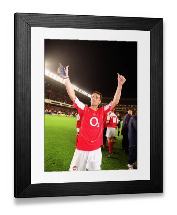Framed Print : Arsenal Thrashes Everton 7-0 in Barclays Premiership at Arsenal Stadium, 2005