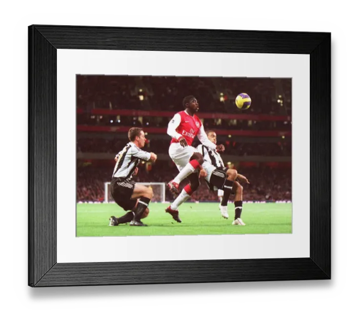 Framed Print : Kolo Toure (Arsenal) Scott Parker and Kieron Dyer (Newcastle)
