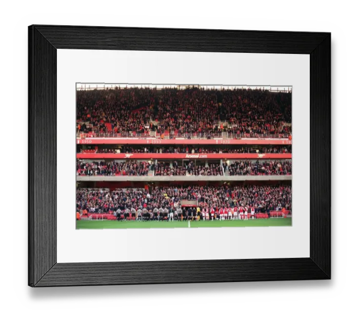 Framed Print : The Arsenal and Newcastle teams line up before the match Framed Print : The Arsenal and Newcastle teams line up before the match