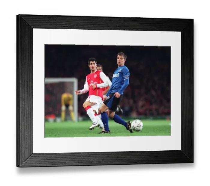 Framed Print : Cesc Fabregas (Arsenal) Rafael van der Vaart (Hamburg)