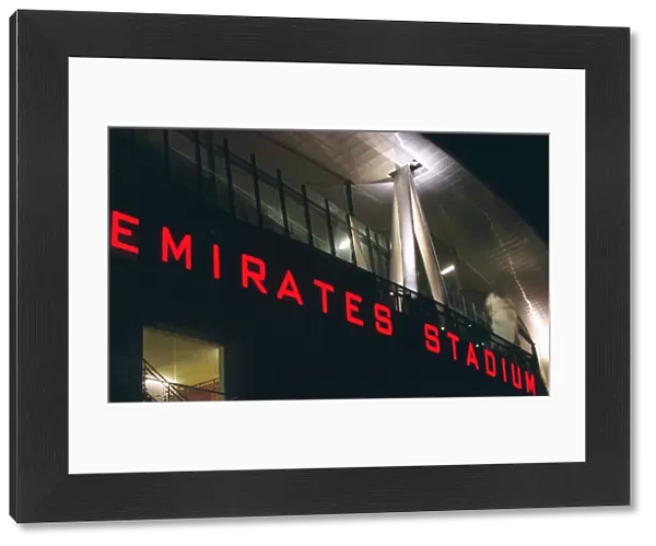 Arsenal vs. Hamburg: Pre-Match Atmosphere at Emirates Stadium, UEFA Champions League Group G (3:1), London, 21 / 11 / 06