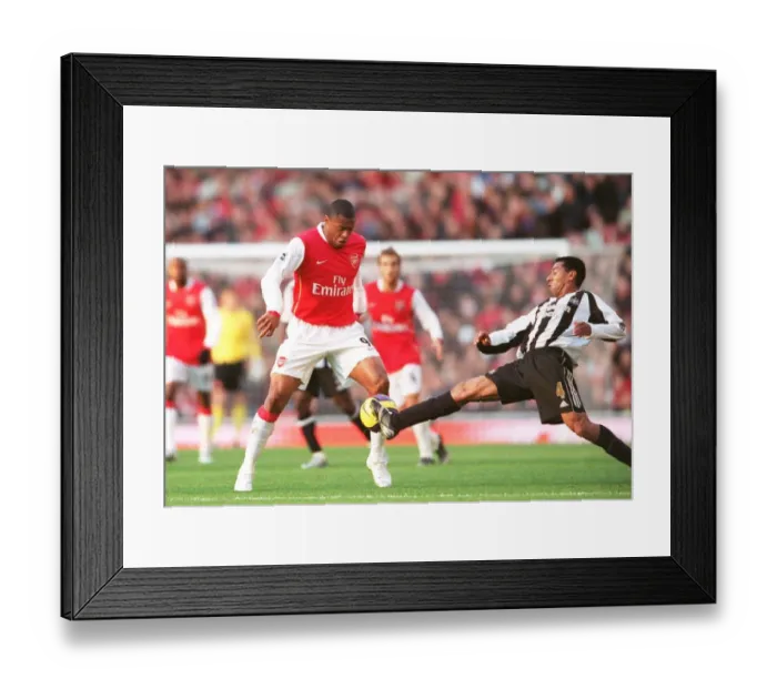 Framed Print : Julio Baptista (Arsenal) Nolberto Solano (Newcastle) Framed Print : Julio Baptista (Arsenal) Nolberto Solano (Newcastle)