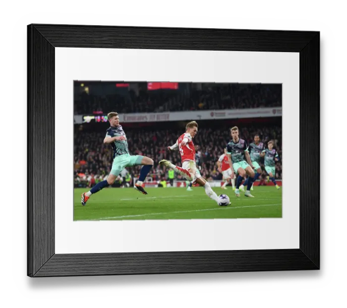 Framed Print : Arsenal FC v Brentford FC - Premier League Framed Print : Arsenal FC v Brentford FC - Premier League