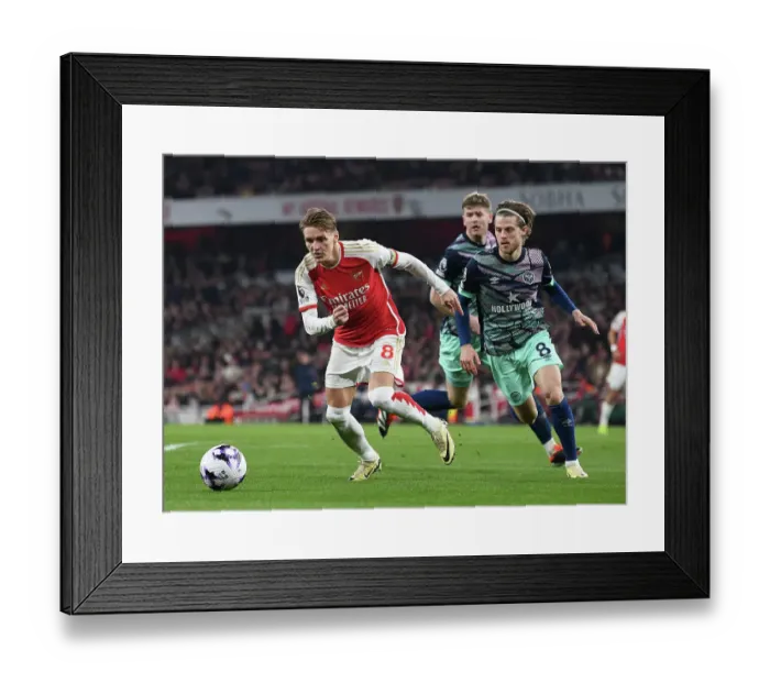 Framed Print : Arsenal FC v Brentford FC - Premier League Framed Print : Arsenal FC v Brentford FC - Premier League