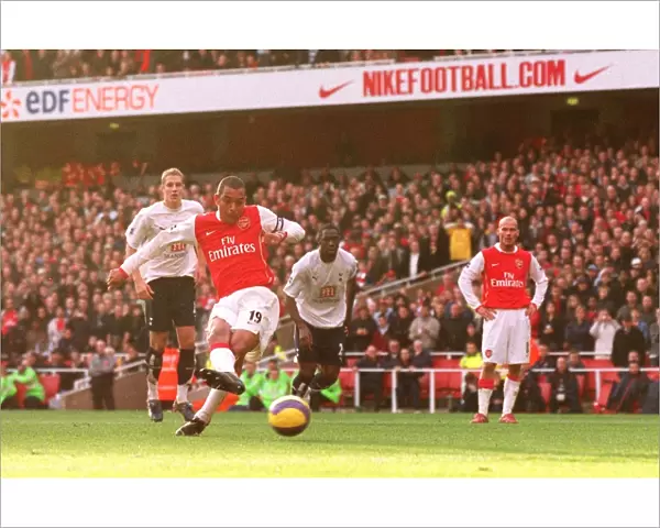 Gilberto scores his 2nd goal Arsenals 3rd from the penalty spot