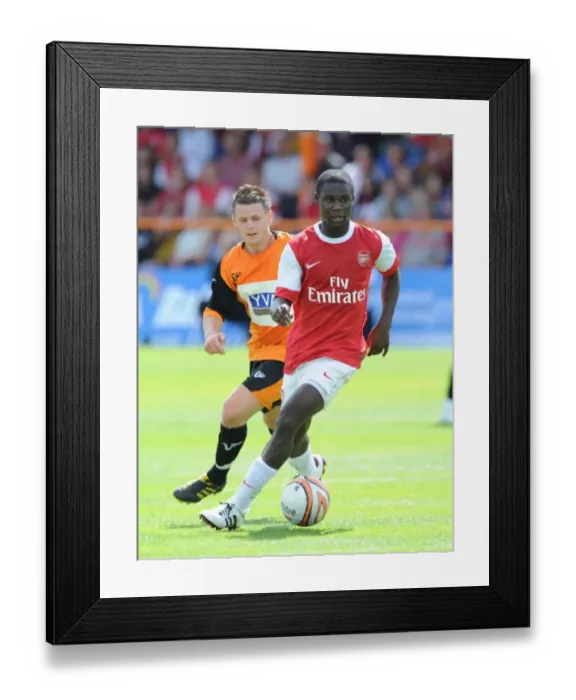 Framed Print : Emmanuel Frimpong (Arsenal) Mark Byrne (Barnet). Barnet 0: 4 Arsenal, Pre season friendly
