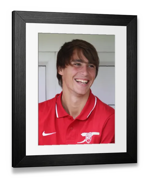 Framed Print : Arsenal's Ignasi Miquel Shines in 4-0 Pre-Season Victory over Barnet at Underhill