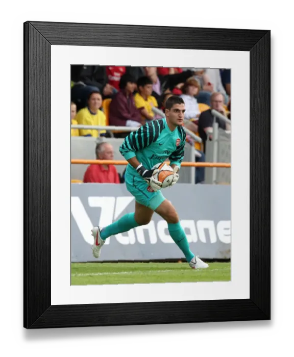 Framed Print : Vito Mannone (Arsenal). Barnet 0: 4 Arsenal. Pre Season Friendly. Underhill