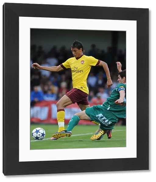 Marouane Chamakh (Arsenal) Dombi (Neusiedl). SC Neusiedl 0: 4 Arsenal, Sportzentrum Neusiedl