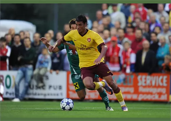 Marouane Chamakh (Arsenal) Linshalm (Neusiedl). SC Neusiedl 0: 4 Arsenal