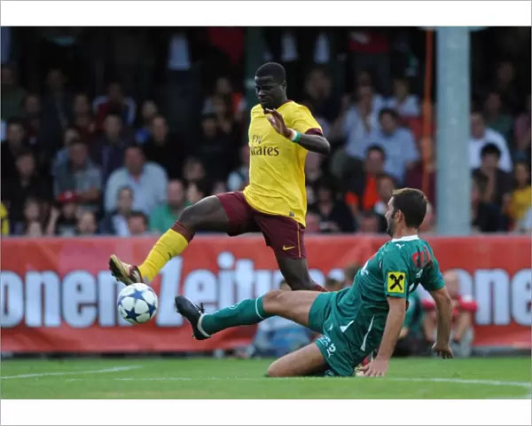 Emmanuel Eboue (Arsenal) Bagoly (Neusiedl). SC Neusiedl 0: 4 Arsenal, Sportzentrum Neusiedl