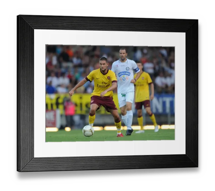 Framed Print : Henri Lansbury (Arsenal) Mario Hs (Sturm Graz). Sturm Graz 0: 4 Arsenal