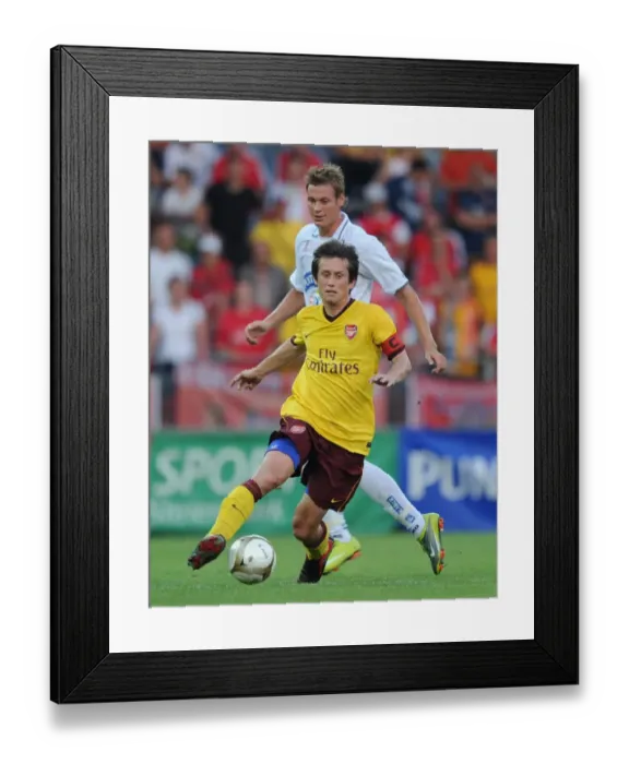Framed Print : Tomas Rosicky (Arsenal) Roman Kienast (Sturm Graz). Sturm Graz 0: 4 Arsenal